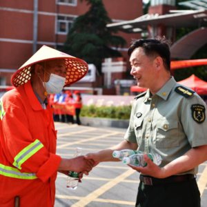 助力高考，阜城環(huán)衛(wèi)工人在行動